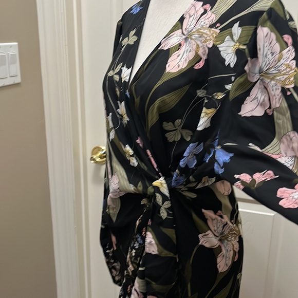 Midi wrap dress flowy with ruffled tulip hem. Night out. Belted on side - Picture 6 of 8